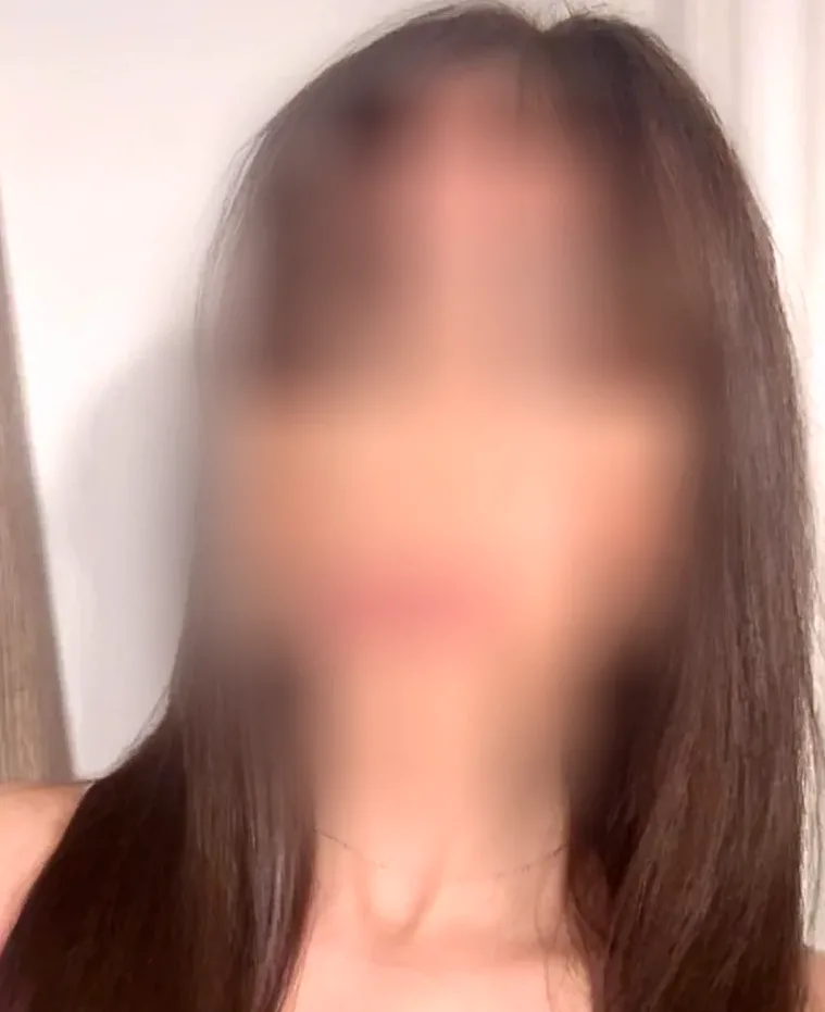 Carla, 23