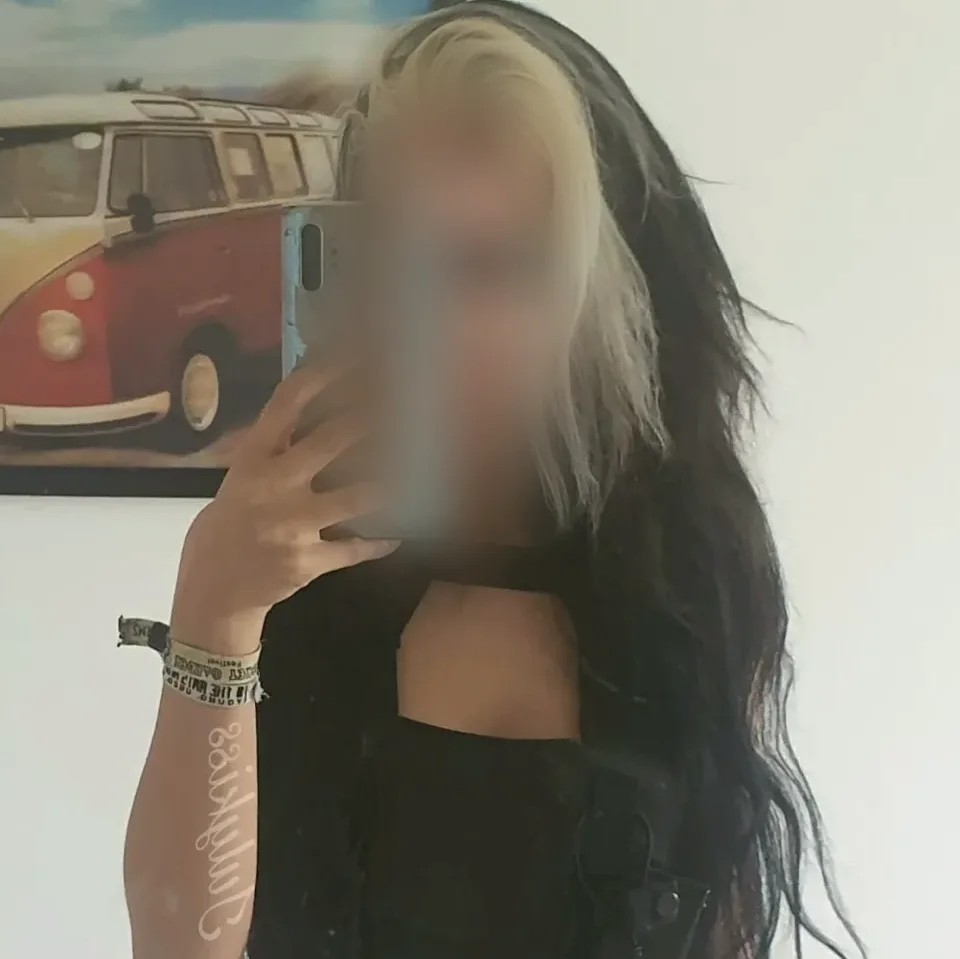Neele, 26